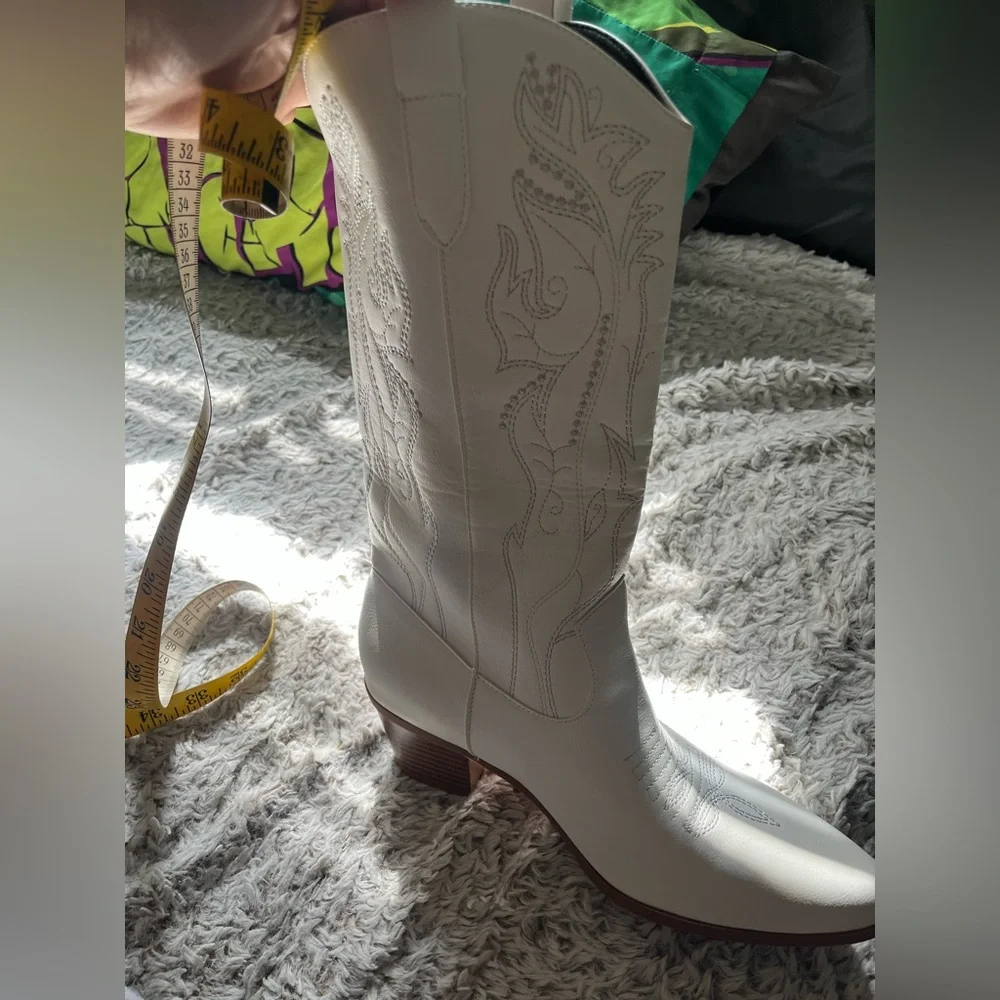 White Western Cowboy Boots - Picture 6 of 7